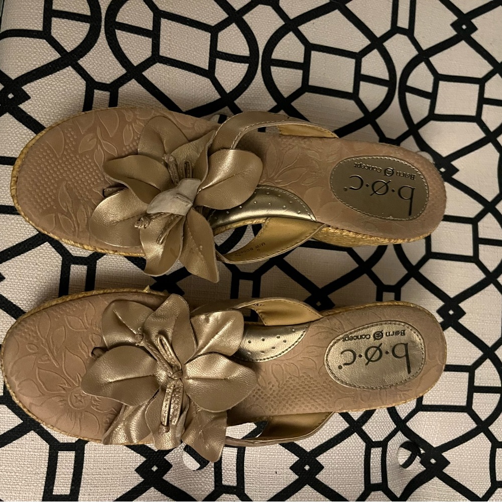 B.O.C. Born Concept Gold Flower Wedges size 9 good condition